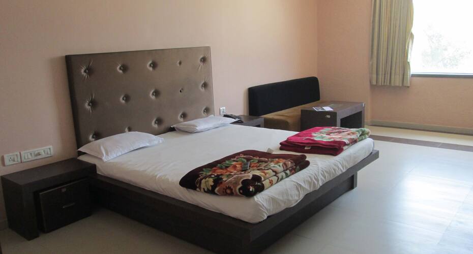Amrit Hotel, Gandhinagar 5